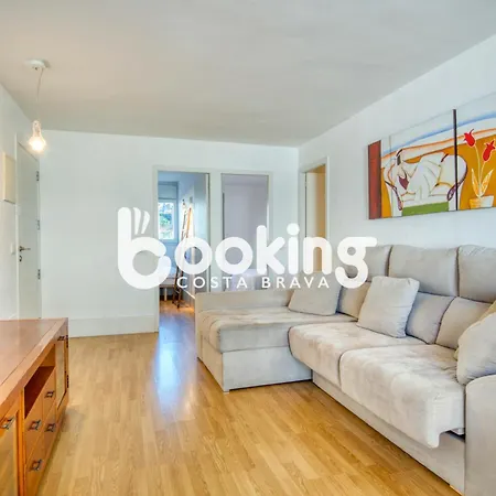 Apartment Camelies Apartament: Beachside Retreat Near Center Platja d'Aro