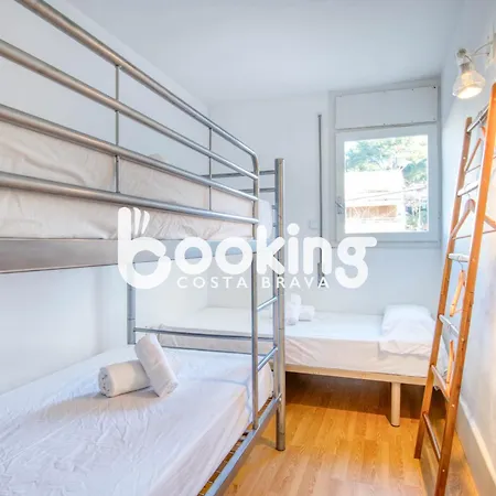 Apartment Camelies Apartament: Beachside Retreat Near Center
