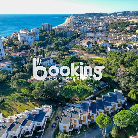 Camelies Apartament: Beachside Retreat Near Center *